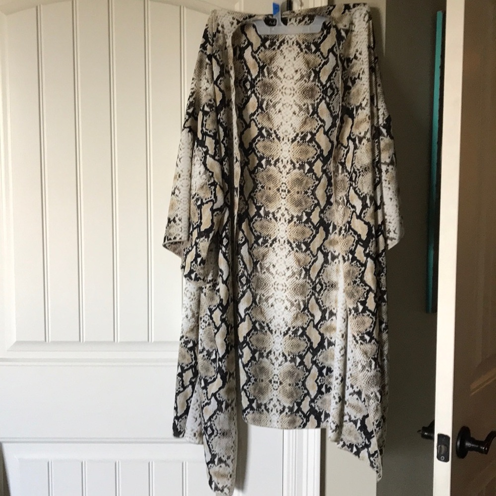 Plus size snakeskin pattern duster kimono